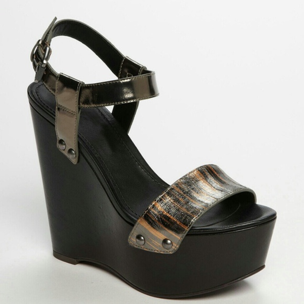 Vera Wang metallic Jamaya Leather wedge sandal